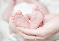 屋顶上插红旗对邻居好吗?插红