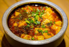 麻婆豆腐中的“麻婆”究竟是