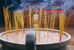 如何烧香才能得到神明保佑？