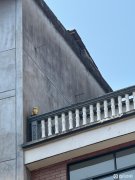 邻居建房故意留钢筋对着我家